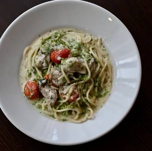 牡蠣と青海苔のクリームパスタ